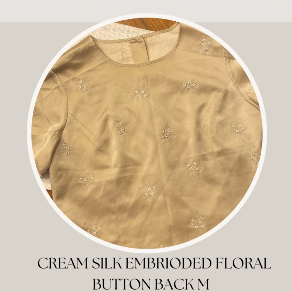 CREAM SILK EMBRIODED FLORAL
BUTTON BACK M